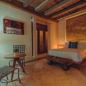 Otel Luca, Santo Domingo